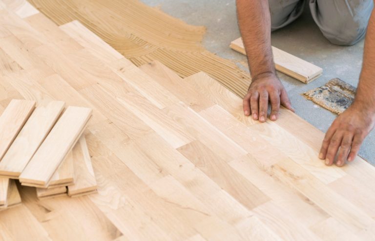 comment poser parquet sur moquette