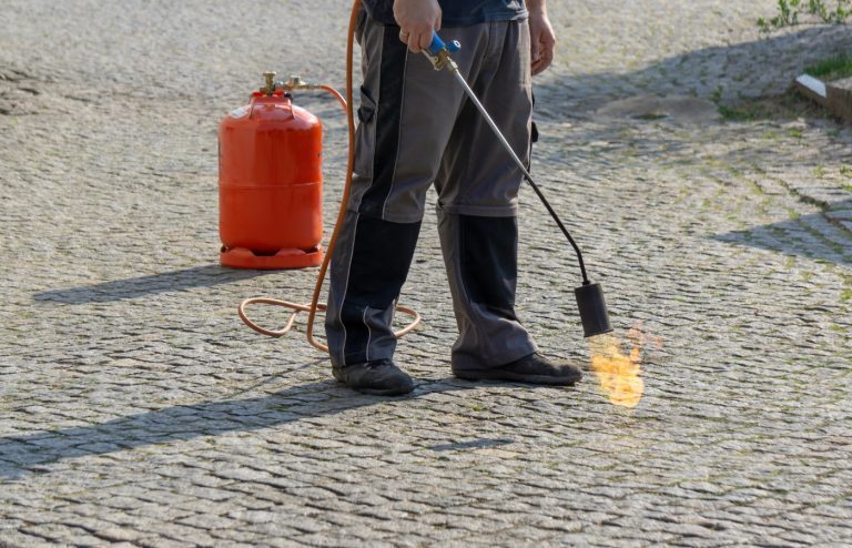comment désherber avec un désherbeur thermique