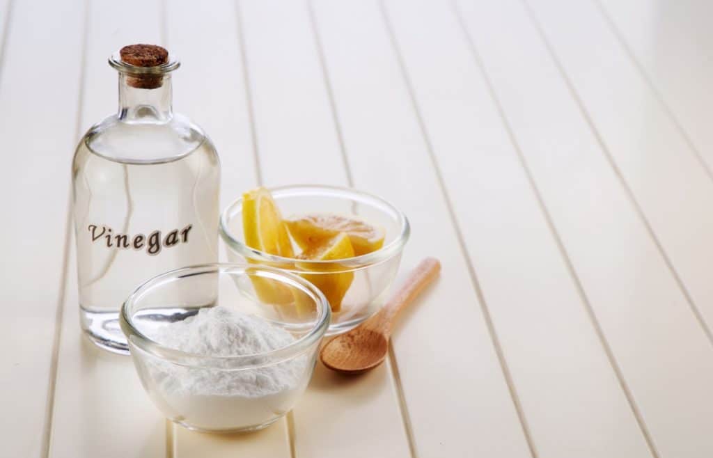 vinaigre blanc repousser moucherons