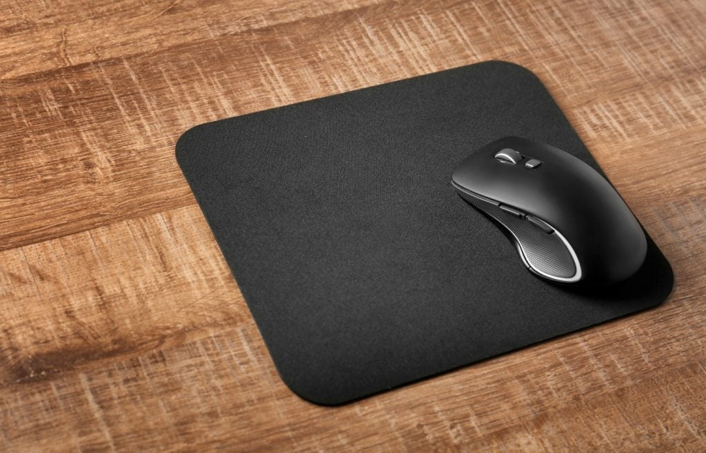 nettoyer tapis de souris tissu