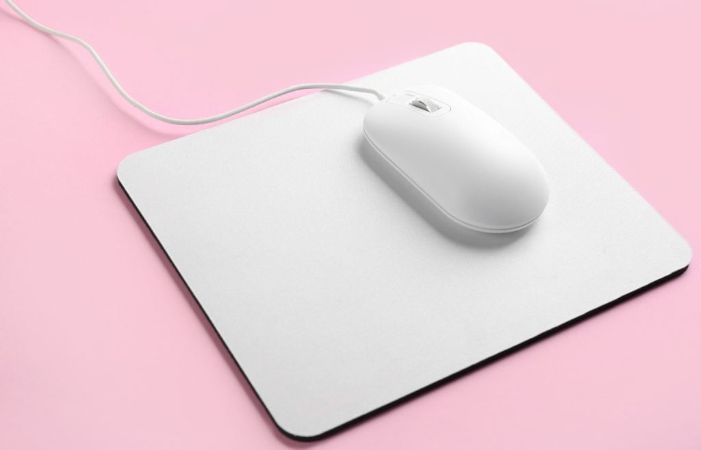nettoyer tapis souris plastique