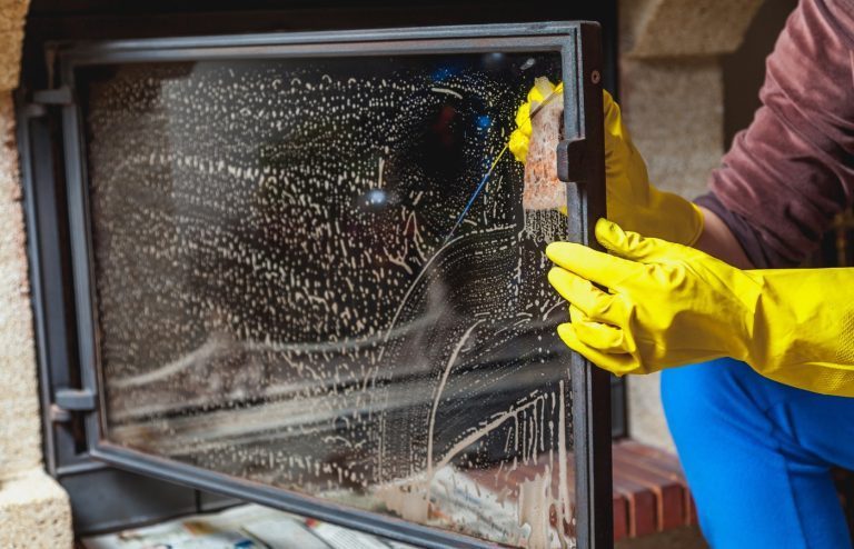 comment nettoyer une vitre de cheminée