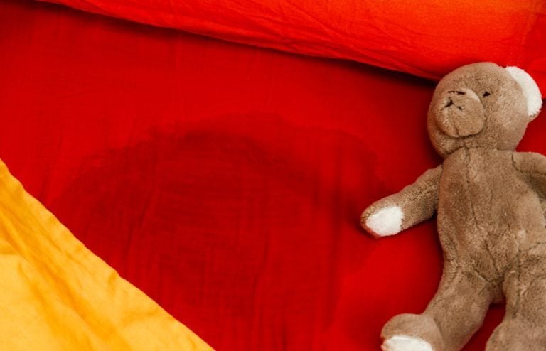pipi au lit comment nettoyer le matelas