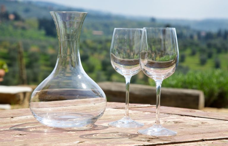 comment nettoyer une carafe à vin facilement
