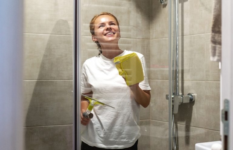 nettoyer paroi douche