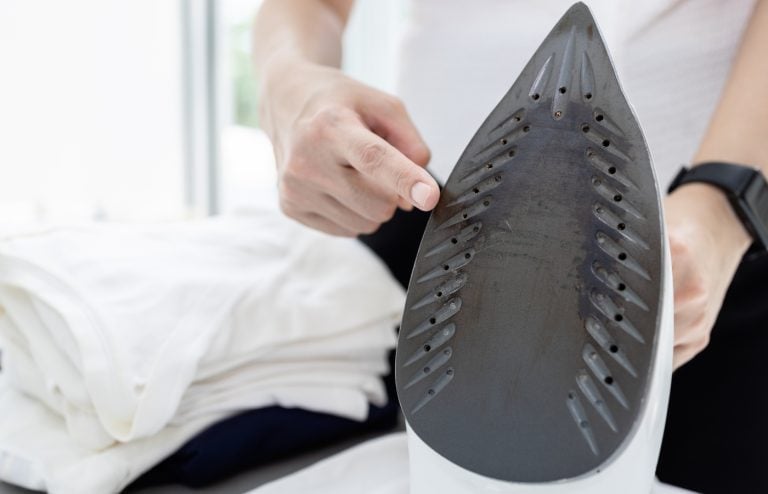 astuces grand mere nettoyer fer a repasser