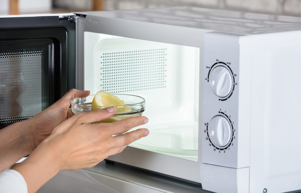 nettoyer micro ondes citron