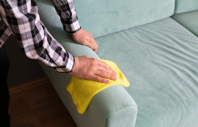 comment nettoyer un canapé en microfibre