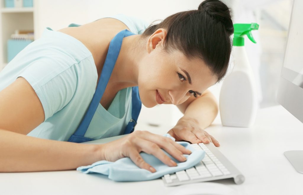 comment nettoyer son clavier d'ordinateur