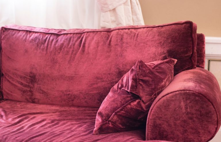 comment nettoyer un canapé en velours