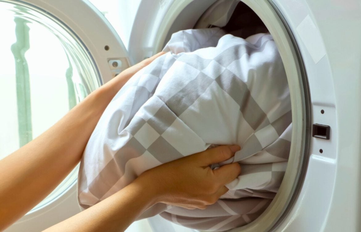 La plupart des gens ne lavent pas assez leur couette : Voici la fréquence idéale (et comment le faire facilement) a quelle fréquence faut-il laver sa couette