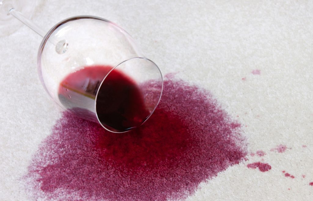 tache vin tapis
