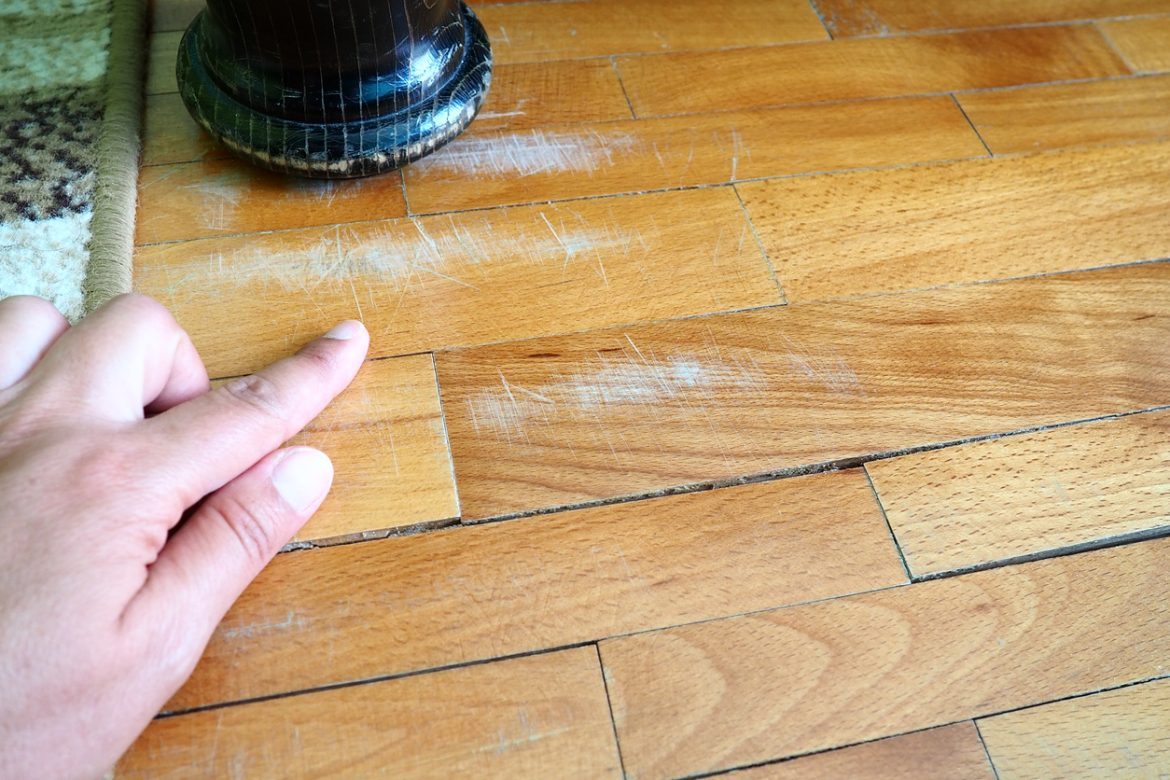 comment se débarrasser des éraflures sur un parquet