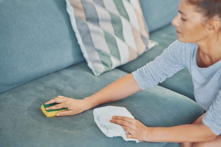 comment retrouver un canapé en tissu comme neuf