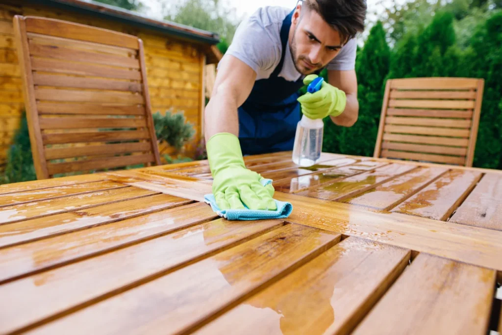 nettoyer salon de jardin en bois