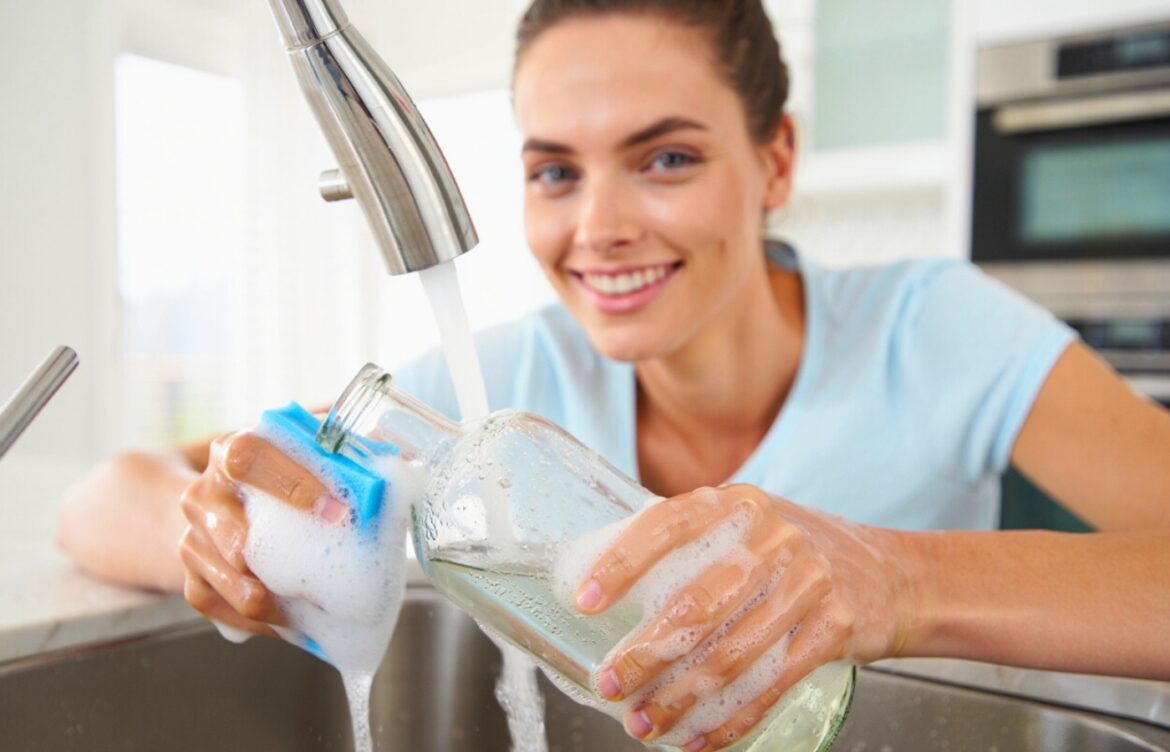 4 astuces nettoyer bouteille en verre