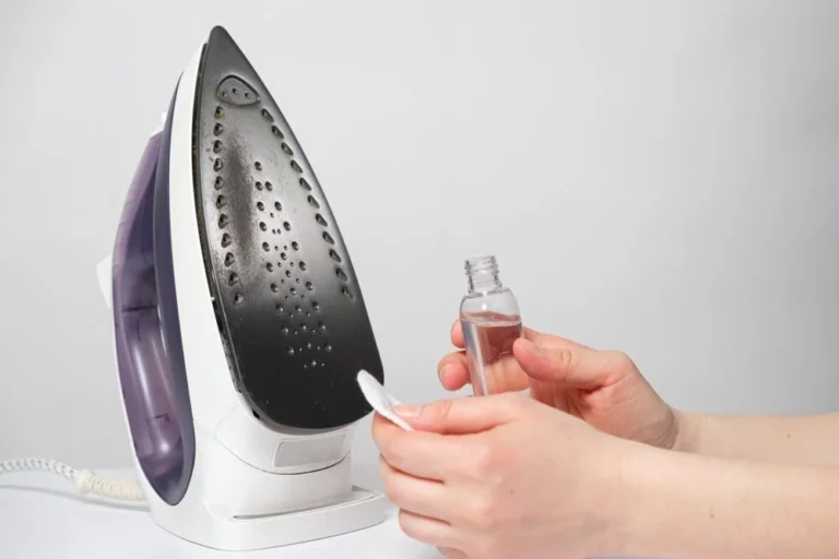 Astuces nettoyer semelle fer à repasser